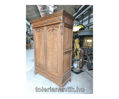 Ónémet stílusú kétajtós akasztós szekrény