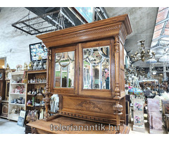 Ónémet tálaló szekrény fazettázott tükördíszítéssel