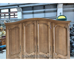 Neobarokk négyajtós akasztós polcos szekrény