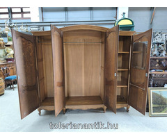 Neobarokk négyajtós akasztós polcos szekrény