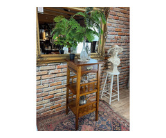 Szecessziós posztamens, szobortartó, virágtartó.