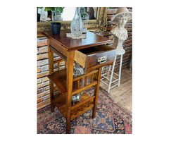 Szecessziós posztamens, szobortartó, virágtartó.