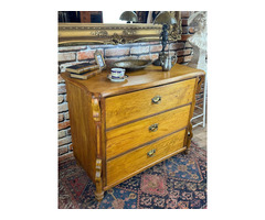 Felújított fenyő komód