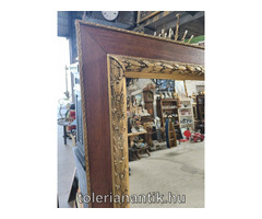 Nagyméretű falitükör arany díszítéssel