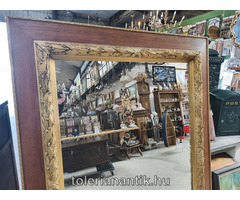 Nagyméretű falitükör arany díszítéssel