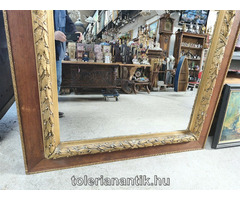 Nagyméretű falitükör arany díszítéssel