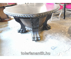 Oroszlánlábas dohányzó asztal