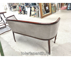 Kétüléses kanapé világosbarna kárpittal