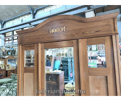 Szecessziós polcos akasztós tükrös szekrény