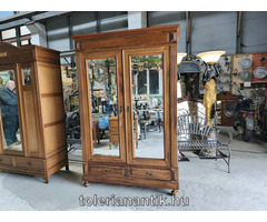 Kétajtós ónémet tükrös polcos akasztós szekrény