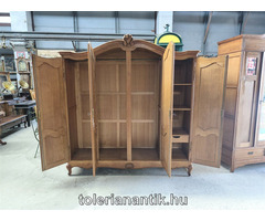 Neobarokk négyajtós polcos akasztós szekrény