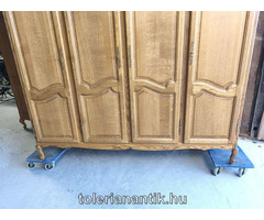 Neobarokk négyajtós akasztós polcos szekrény