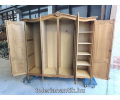 Neobarokk négyajtós akasztós polcos szekrény