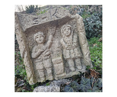 Parasztbarokk mészkő épúletdísz, Szüret címmel