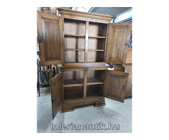 Négyajtós polcos szekrény