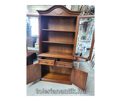 Vitrines polcos szekrény két fiókkal