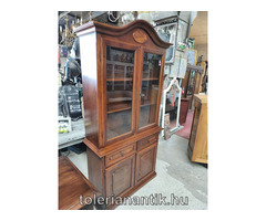 Vitrines polcos szekrény két fiókkal