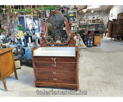 Tükrös márványlapos komód