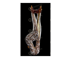 Nyakatekert zsiráfszerelem kisplasztika