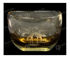 Ovális alakú váza darupár ábrázolással