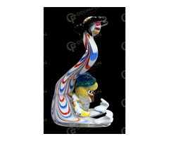 Kék sapkás, kézen álló bohóc figura – kisplasztika