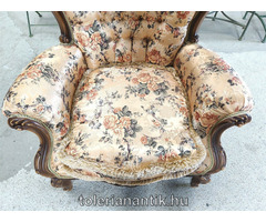 Neobarokk fotel virágmintás kárpittal
