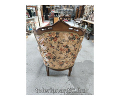 Neobarokk fotel virágmintás kárpittal