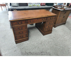 Nyolcfiókos térbe rakható íróasztal