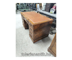 Nyolcfiókos térbe rakható íróasztal