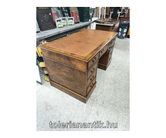 Nyolcfiókos térbe rakható íróasztal