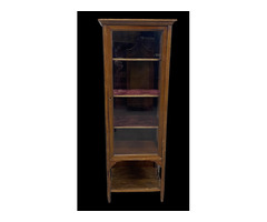 Réz sarokszegélyes keskeny vitrin