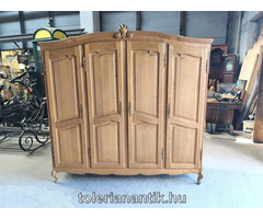 Neobarokk négyajtós polcos akasztós szekrény