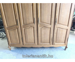 Neobarokk négyajtós polcos akasztós szekrény