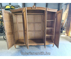 Neobarokk négyajtós polcos akasztós szekrény