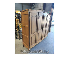 Neobarokk négyajtós polcos akasztós szekrény