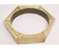 Hatszög forma, egzotikus csontlapokból összeállított karperec Indiából