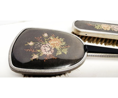 Haj és ruhakefe páros,  Ezüstözött keretben Viktoriánus stílus, gobelin hímzéssel.