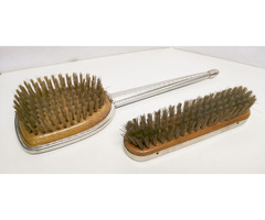 Haj és ruhakefe páros,  Ezüstözött keretben Viktoriánus stílus, gobelin hímzéssel.