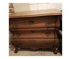 Barokk stílusú hasas oroszlánlábas komód