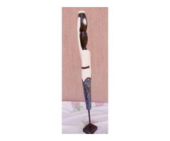 Vízhordó lányok. Bennszülött, törzsi szobor sorozat Indonéziából. Eredeti kézműves munka