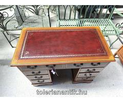 Különleges nyolcfiókos bordó bőrbetétes női íróasztal