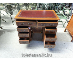 Különleges nyolcfiókos bordó bőrbetétes női íróasztal
