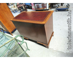 Különleges nyolcfiókos bordó bőrbetétes női íróasztal