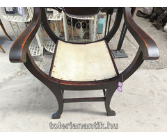 Savonarola stílusú szék krémszínű bőrkárpittal