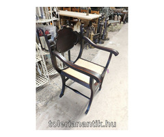 Savonarola stílusú szék krémszínű bőrkárpittal