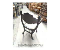 Savonarola stílusú szék krémszínű bőrkárpittal