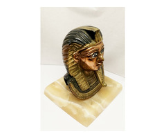 Tutanhamon Fáraó, bronz mellszobra kisplasztika, sárgás Ónix talapzaton