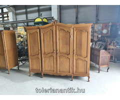 Neobarokk négyajtós polcos akasztós szekrény