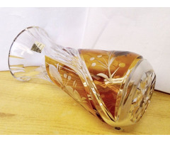 Gyönyörű borostyán színekben pompázó metszett kristály kehely, Moser stílusában Lengyelországból