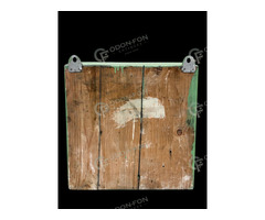 Négyzet alakú fali zöld szekrény